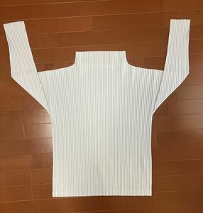 美品オムプリッセボートネックハイネックサイズ2ライトグレーISSEY MIYAKE 