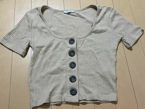 zara ボタン付きTシャツ