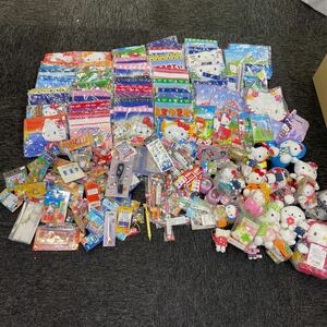 未開封多数 当地キティ まとめ ハローキティ キティちゃん ストラップ 根付け ボールペン ハンドタオル ぬいぐるみ キーチェーン など 1