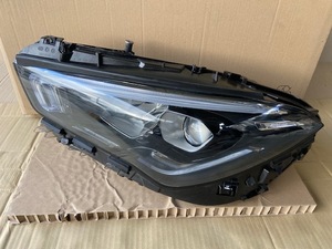 CLA メルセデスベンツ 左側 ヘッドライト LED A118 826 0300 /22520-01 LH　 (KM359H)