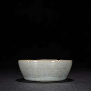 宋時代 官窯 青磁 葵口洗唐物 中国美術 工芸品 高さ4.5cm 直径13cm【HB683】