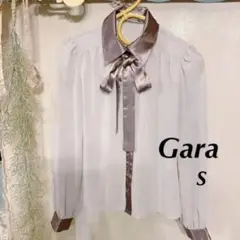 Gara シースルーブラウス グレージュ チャコールグレー サテンのリボン付き