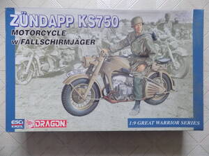 ZUNDAPP KS750 MOTORCYCLE w/FALLSCHIRMJAGER ( ESCI/ DRAGON 1/9 GREAT WARRIOR SERIES 1802 )