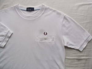 FRED PERRY フレッドペリー　コットン鹿の子素材　ポケット付きTシャツ　サイズ S （大きめです。）　ホワイト