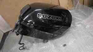 GSX250F　アクロス　GJ75A-102xxx　の　メットインボックス　傷 *1712715721　中古