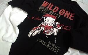 ☆メンズ☆BETTYBOOP ☆BIKER BETTY☆WILDONE ☆カッコいい！バイカーベティちゃん重ね着風の黒色BIG 長袖Tシャツです(o^―^o)サイズＬ☆