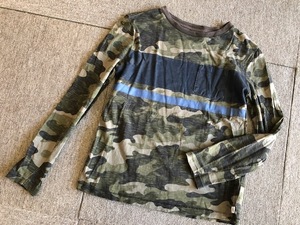 ★GAP Kidsギャップ迷彩柄長袖Tシャツ140★カーキ