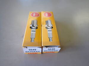 ●●全国送料無料●　新品未使用NGK BKR6EKE 5649 スパークプラグ(2極) x 2本 エヌジーケー Spark plug スマートフォーツーK等