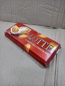 （中古 並〜良好）ロッテ/LOTTE アーモンド ミルク チョコレート 1960年代 空箱 空き箱 / 昭和レトロ パッケージ コレクター 空袋 空き缶 