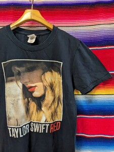 2012s GILDAN ギルダン TAYLOR SWIFT PRINT TEE テイラースイフト プリントT 半袖 Tシャツ■サイズ表記S 黒 ブラック RED バンT 古着　