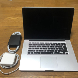 美品◆完動品◆MacBookPro◆プロセッサCore i7 2.8Gクアッドコア◆15インチ◆2015◆メモリ16G◆ストレージ1TB◆電源アダプター付◆送料込