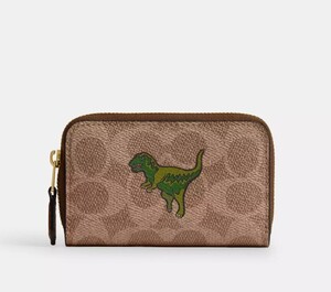 2025ss　【直営】COACH Essential Small Zip Around Card Case In Signature Canvas With Rexy Print　CZ119　LAから本物をお届け!!