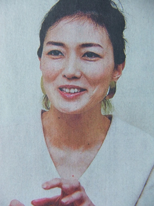 板谷由夏 舞台「PHOTOGRAPH51」 一生懸命な女性に響く 地方紙 神戸新聞記事