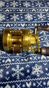 シマノ SHIMANO カルカッタ　コンクエスト CNQST　300 ＲＨ445301