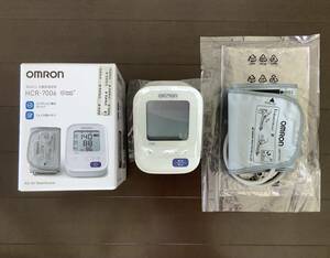 USED 良品　OMRON オムロン 上腕式血圧計 HCR-7006 