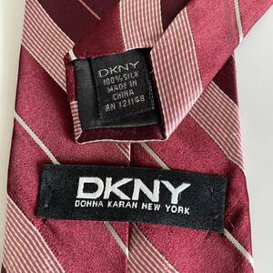 DKNY (ダナキャランニューヨーク) ワインレッドストライプネクタイ