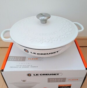 未使用 ル・クルーゼ シグニチャー マルミット フラワーレリーフ コットン 22cm 1.8L Le Creuset ルクルーゼ 琺瑯鍋 ホーロー鍋 フルール