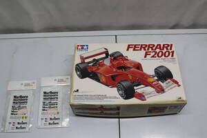 34-1 [現状品][箱状態△][未組立]タミヤ 1/20 グランプリコレクション No.52 フェラーリ F2001 Marlboroデカール付