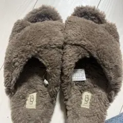 ugg FUZZ ファーサンダル