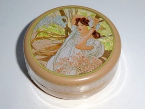 日本未発売 MUCHA ミュシャ パリ リュクサンブール美術館 リップクリーム juin PARIS 1900年6月 春木 新品 アールヌーヴォー ベルエポック