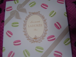 LADUREE　箱入り　タオルハンカチ　マカロンボールペン　2点セット