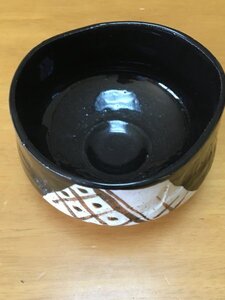 【陶器】 黒織部沓茶碗　