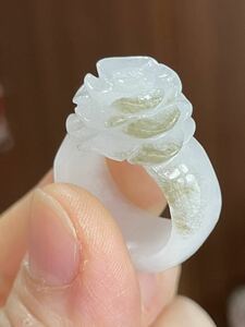 ●翡翠　氷糯種　お花　くり抜きリング【A貨　未処理】内径16.4mm サイズ約11号　No.9