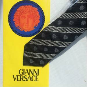 ☆美品 GIANNI VERSACEのメデューサドット柄のレジメンタイ 黒×シルバー　ケース付き☆