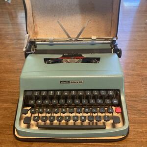 レトロ　コレクション　Olivetti lettera 32 オリベッティ タイプライター 