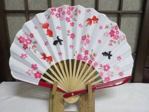 ◆　限定品　オシャレな扇子　白地に桜・金魚柄