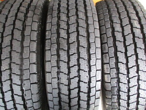 215/70R15 107/105L LT 8PR YOKOHAMA　STUDLESS 保存状態が良く3本セット!!☆☆☆☆