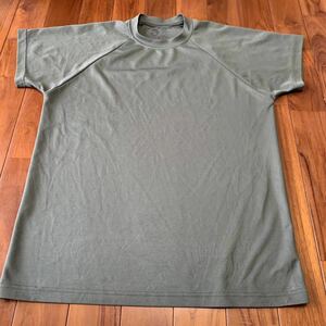 沖縄 米軍放出品 USMC MARINE DRI DUKE ミリタリー Tシャツ トレーニング ランニング 筋トレ スポーツ MEDIUM OD (管理番号TU10)