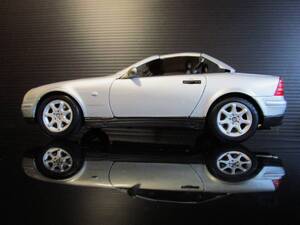 ☆希少☆Maisto 1/18 Mercedes-Benz SLK 230 メルセデス ベンツ 初代 SLK R170 バリオルーフ可動☆磨き処理済☆展示用アクリルケース付き☆