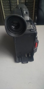 2A【長040609-1有】ビデオカメラ キャノン UC10 充電器 バッテリー 不良