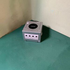 ゲームキューブ Nintendo DOL-001 中古　外美品 本体のみジャンクで出品