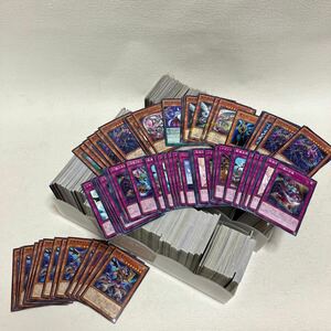 c395-25 80 トレーディングカード 遊戯王 KONAMI TCG デュエルモンスターズ まとめて 1000枚以上 大量セット 重複多数 ケース 値札 光 罠