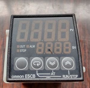 中古　オムロン　サーマック温度調節器　E5CB