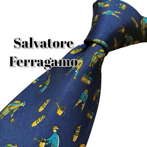 ★Salvatore Ferragamo★　ネイビー系　総柄　イタリア製