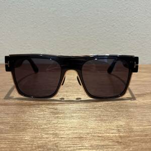 TOM FORD トム・フォード　Edwin TF1073 01A