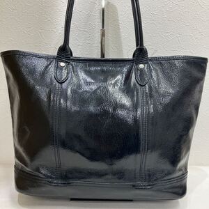 □4-2374 LONGCHAMP ロンシャン レディース トートバッグ ハンドバッグ 黒 ブラック 無地 エナメル レザー きれいめ 上品 シンプル