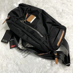 未使用　トゥミTUMI ボディーバッグ　黒色　ブラック　ショルダーバッグ　バック　タグ付き　メンズバッグ