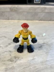 Playskool Heroes Transformers Rescue Bots KADE BURNS Firefighter Figure - 2.5" 海外 即決