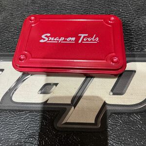 スナップオン　snap-on 小物入れ　ケース　赤　工具箱　ソケットホルダー　缶ケース　スチール　携帯　釣り　キャンプ