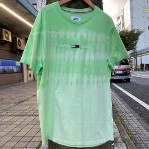 【USA正規品】 トミージーンズ TOMMY JEANS Tシャツ タイダイ グラデーション ライトグリーン コットン100％ ストリート HIPHOP 〈Ｍ〉