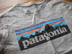 【美品】i338 patagonia パタゴニア ロンT 長袖Tシャツ キッズ KIDS S 120～130cm 子供用 グレー プリントTシャツ ロングTシャツ