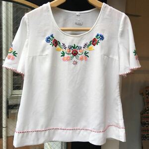 ヨーロッパ古着 チロリアン ブラウス花柄刺繍 ブラウス エスニックBLOUSE フラワー刺繍　半袖ブラウス　LV245