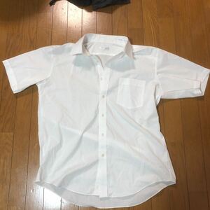 HARUYAMA（はるやま） 半袖 　ワイシャツ 　形態安定加工 　（首回り 44ｃｍ）　ホワイト洗濯済み　洗濯230円