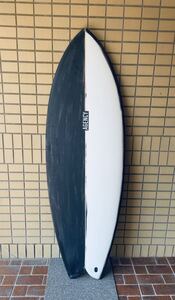 新入荷！新品！未使用！2024 AGENCY SURFBOARDS LUNA QUAD FISH 5’4” 28.74L PU FCS2 ブラックxホワイト