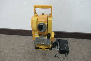 棚3.B2012　TOPCON トプコン　CS-102F トータルステーション 充電器BC-19A 測量機 測量機器 測定器 現状品