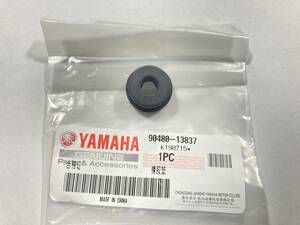 【新品】ヤマハ純正 YBR125/YBR125K/YBR125KG/YBR125G/YB125Z サイドカバー固定用ゴム 90480-13837　